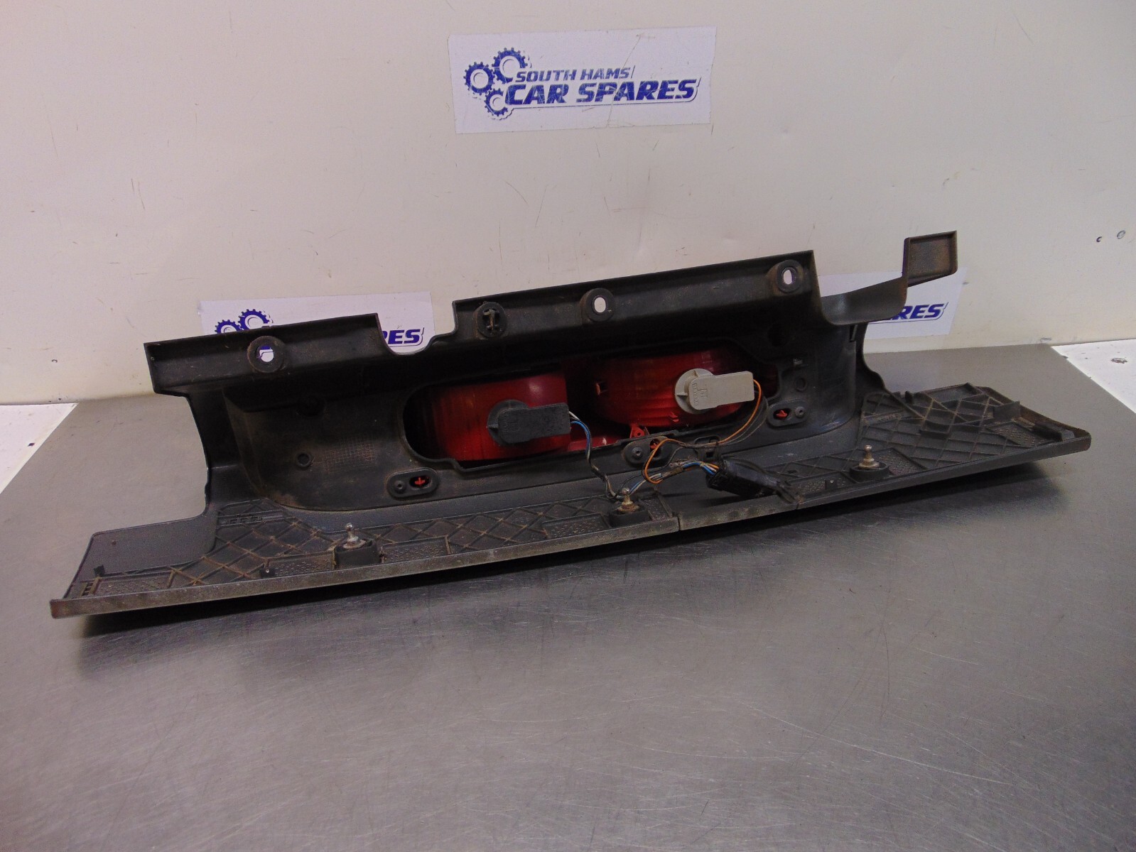 Vauxhall Vivaro Rear light 0714 Drivers Right back Bulb holder