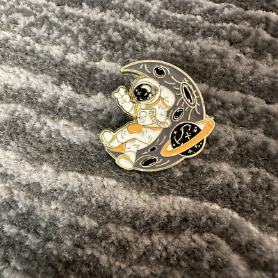 Enamel Pin Astronaut Space Brooch Lapel Backpack Saturn Moon Sky Rocket Man