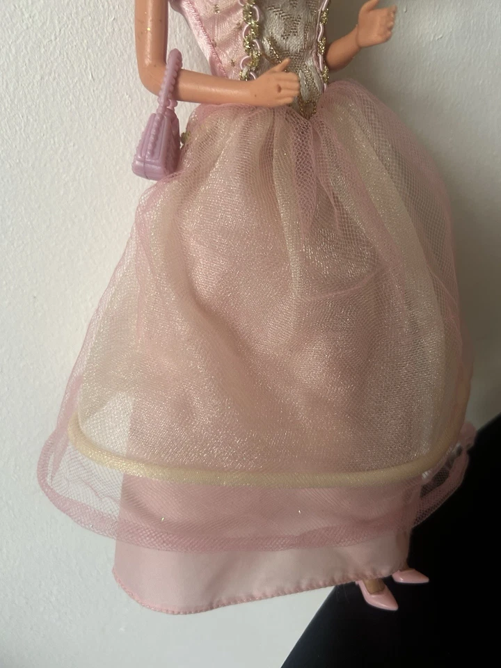 Barbie with Original Dress Princess & the Pauper 2004 Vintage Wear - Image 4 of 4
