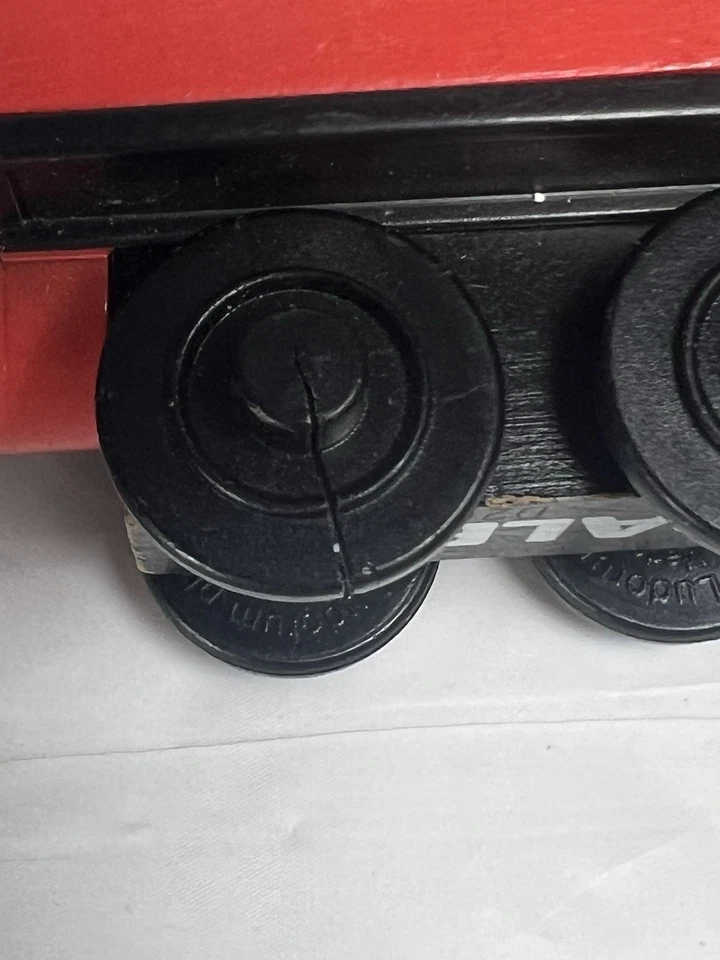 (READ) Chuggington Wilson ,Delivery Wagon, Daley Magnetic  Wooden Lot Of Three - Image 2 of 4