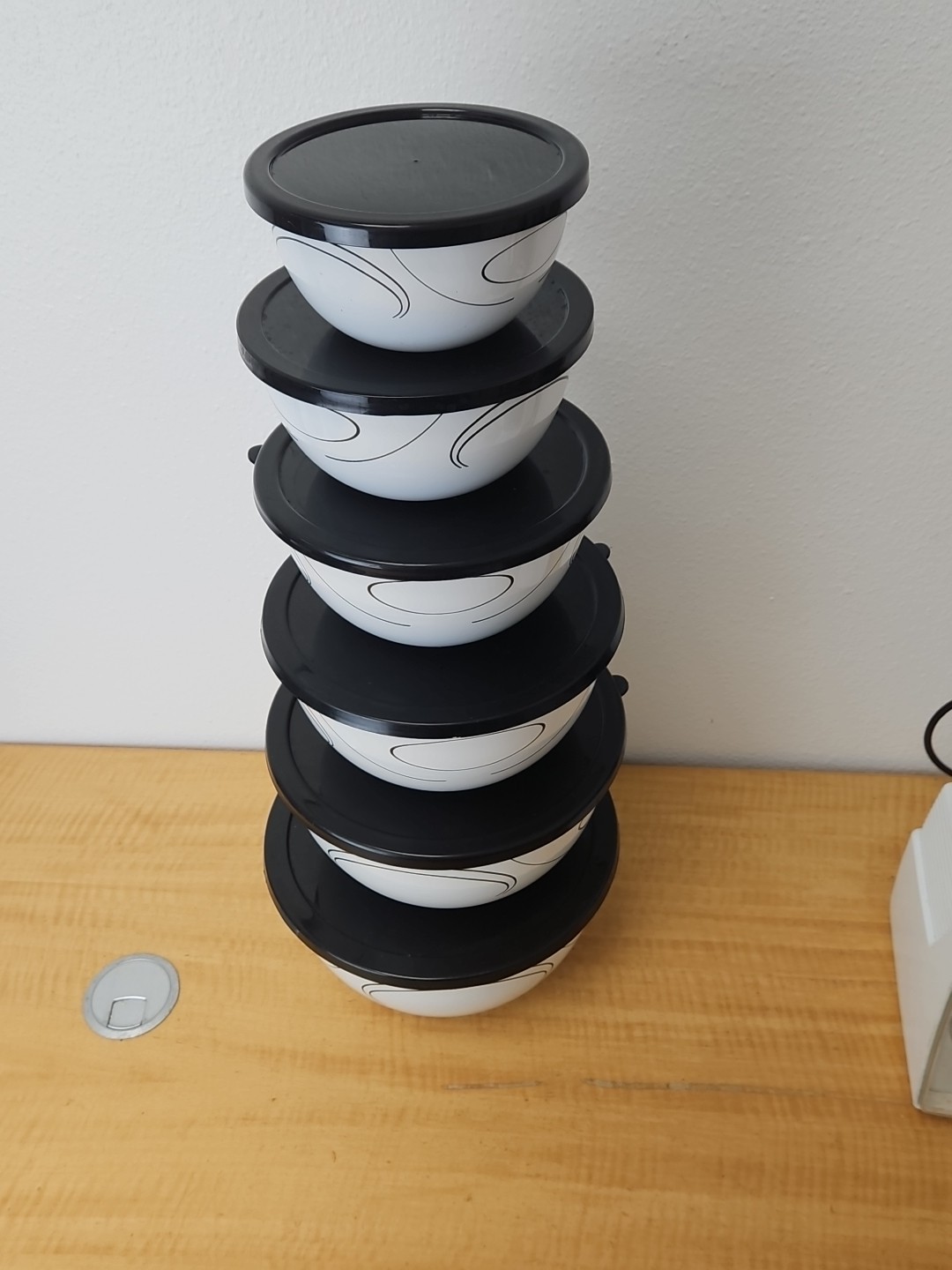 12-Piece Reston Lloyd Metal Nesting Bowl Set, "Simple Lines" bowls lids 44237