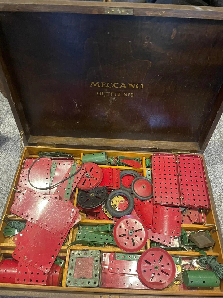 VINTAGE MECCANO # 9 COMPLETE SET IN WOODEN BOX 1940´s - Image 2 of 3