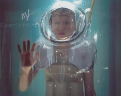MILLIE BOBBY BROWN als Eleven - Stranger Things ORIGINAL SIGNED AUTOGRAMM