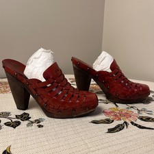 Flawed Nine West 9.5M Red Basket Weave Design Leather Mule Block Heel - Peeling