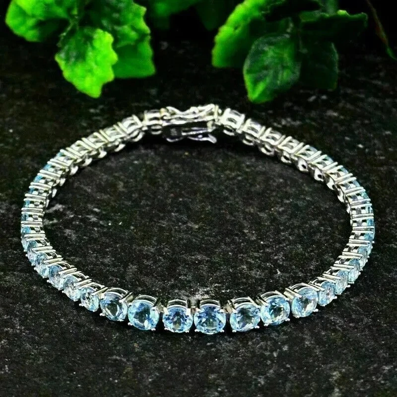 Bonito brazalete tenis aguamarina simulada corte redondo de 8 quilates chapado en oro blanco de 14 quilates Foto 4 de 4
