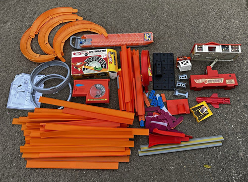 Vintage Hot Wheels Track & Playset Lot – Mattel Speedometer / Sizzlers