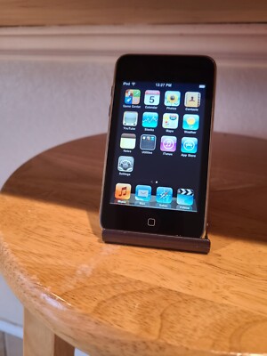 Apple iPod Touch 2nd Generation A1288 8GB - (MC086LL/A)  GOOD CONDITION