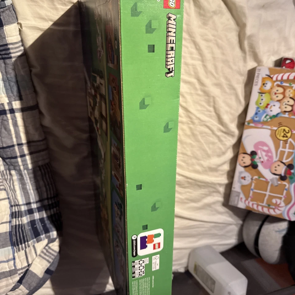 LEGO Minecraft: The Iron Golem Fortress (21250) - Image 4 of 4