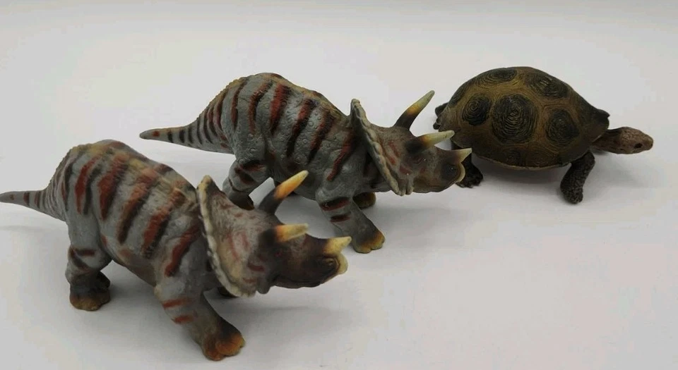 Lote de 3 Figuras SCHLEICH Triceratops Dinosaurios y Tortuga Tortuga Calidad Juguete Foto 3 de 4