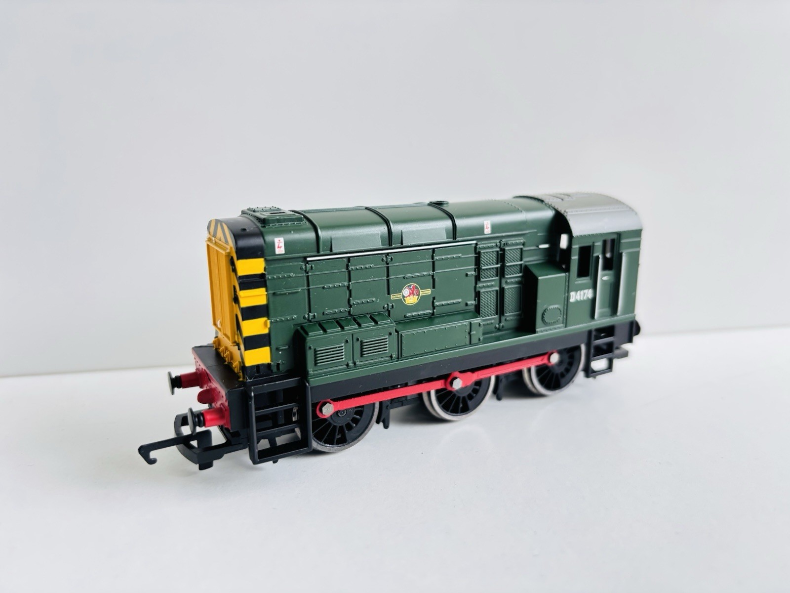 Hornby Railways Collector Guide - Model - Class 12 (Class 08) 0-6