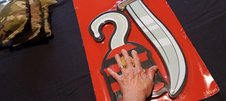 Extra Large Pirate Sword & Hook Set roleplay age 8+ by AMSCAN, Pirate Accessory - Image 3 of 4