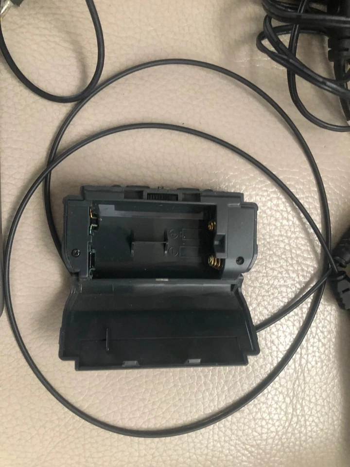 RARE Sony MZ-R30 MD Player Recorder Mini disc disk Disks Remote Battery Case - Image 4 of 4