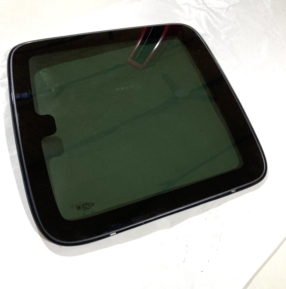 Chevrolet Silverado 2000-2006 cuarto derecho ventana de ventilación de vidrio con marco (GMC Sierra) Foto 2 de 4