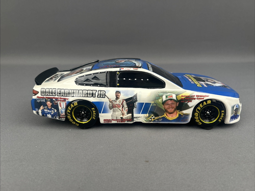 Autographed Hamilton Collection 1/18 Scale Dale Earnhardt Jr Chevrolet SS S/N601 - Picture 4 of 12