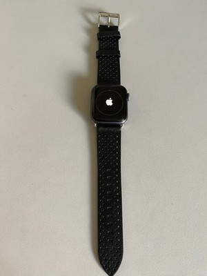 Apple Watch Series 6 - 40mm Space Grau Aluminiumgehäuse mit schwarzem Armband