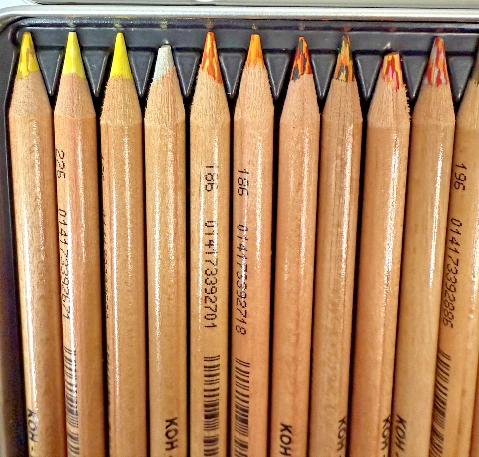 Juego de 23 Koh-I-Noor Tri-Tone Multicolor en Estuche de Estaño--SIN USAR; VER FOTOS Foto 4 de 4