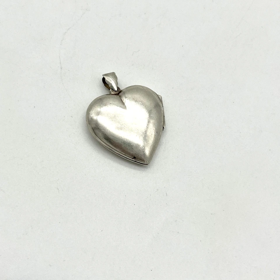 Vintage Sterling Silver Puffy Heart Locket Cupid Pendant Photo Holder Jewelry - Image 2 of 4