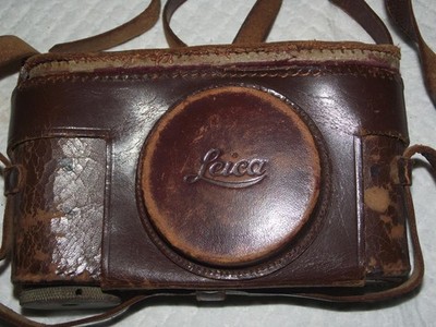 VINTAGE LEICA BROWN LEATHER CASE FOR 35MM CAMERA WITH LEATHER STRAP
