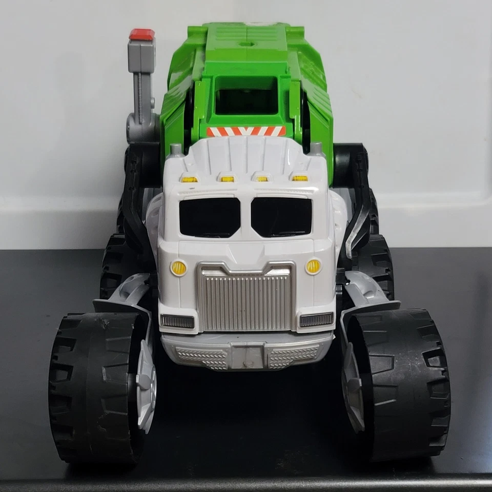 Matchbox Stinky The Garbage Truck Interactive Robot Talking 12 Inches DXT65 2009 - Image 3 of 4