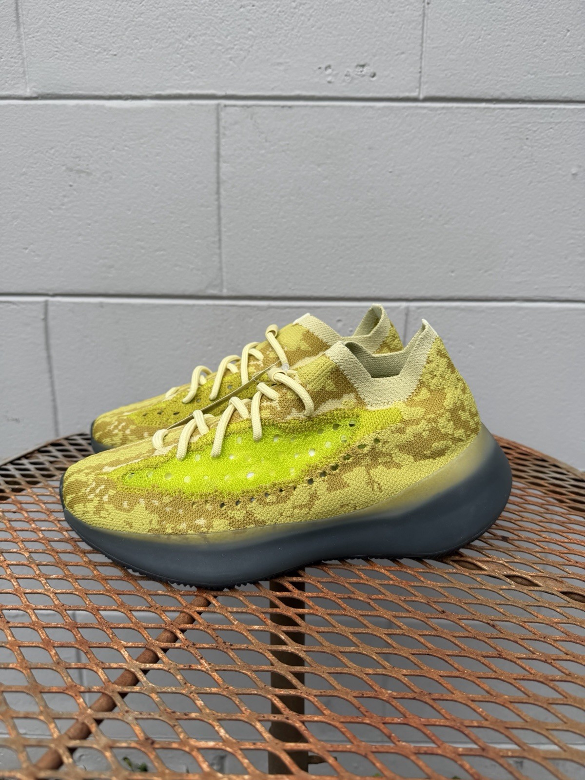 Brand New Adidas Yeezy Boost 380 Men’s Green Sneakers Casual Shoes FZ4990 Size 7 thumbnail 2