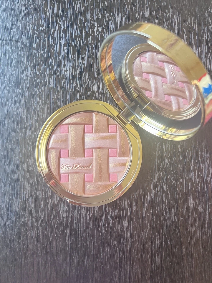 Coleção Too Faced Sweetie Pie bronzeador fosco radiante, pêssegos e creme - Imagem 2 de 4