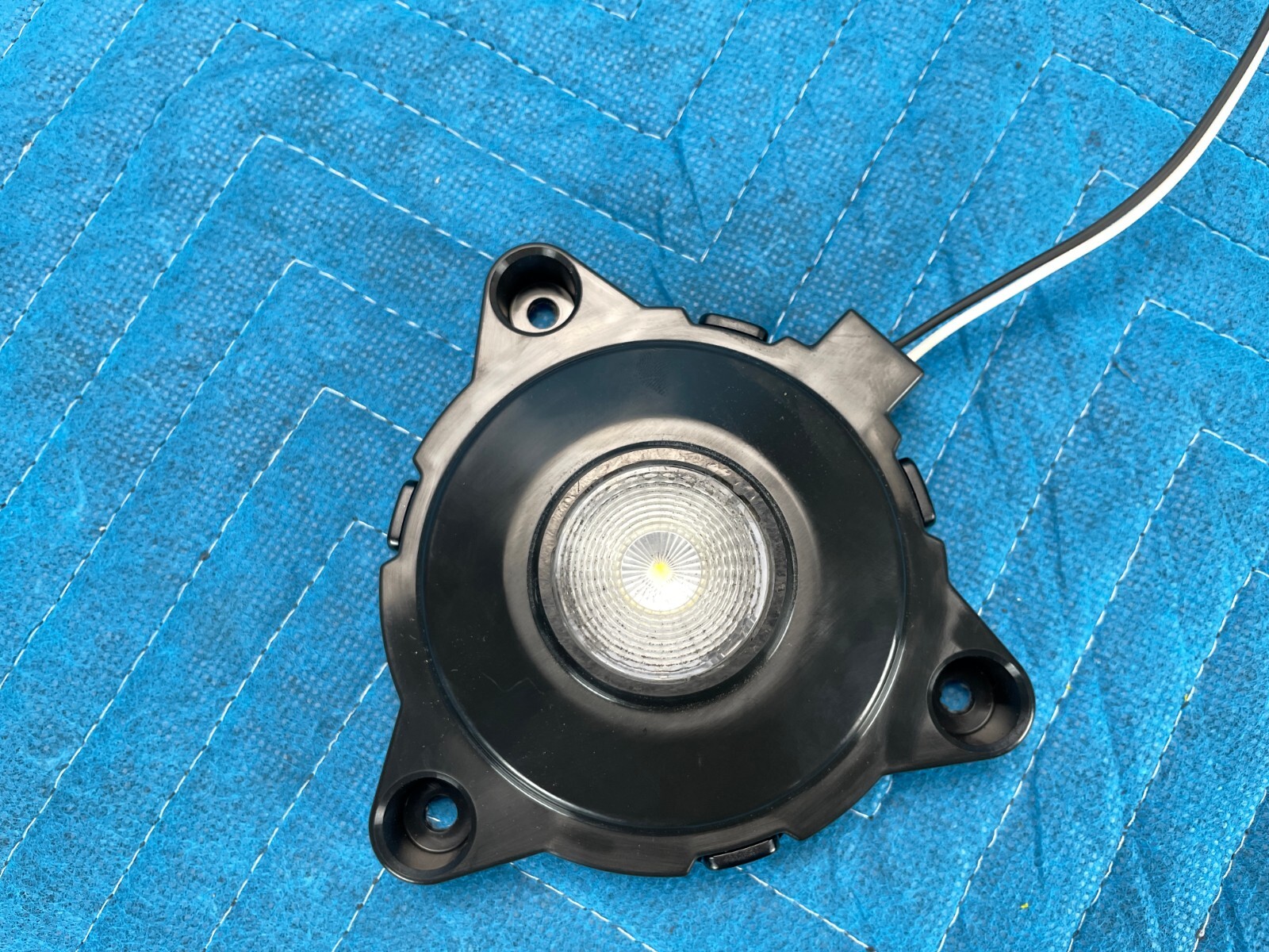 Freightliner Cascadia 126 Reading Lamp Under Microwave Box 2022 OEM eBay