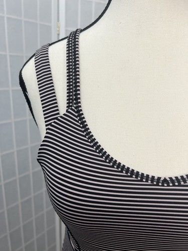 Lululemon Happy Strappy Tank nero a righe bacca di visone 6 - Foto 4 di 22