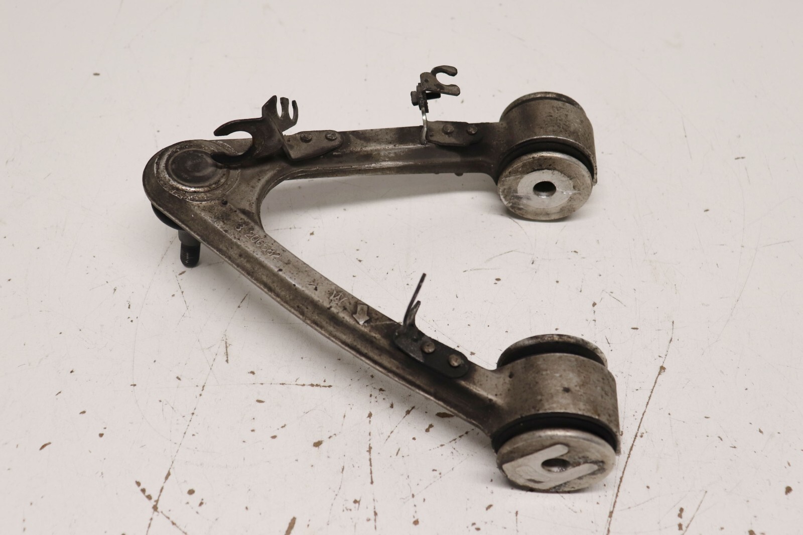 F20966 2005-2008 Maserati Quattroporte M139 Front Upper Arm Control Right OR LH