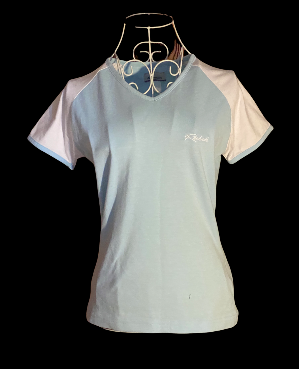 Reebok t shirt women Small V neck Raglan SLeeves Blue Embroidered Logo Size 10