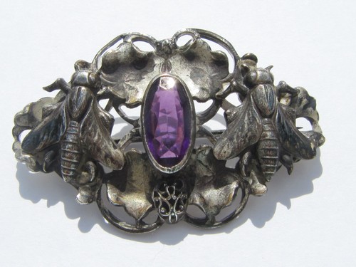 Spilla antica vittoriana Art Nouveau vetro viola API FASCE rara