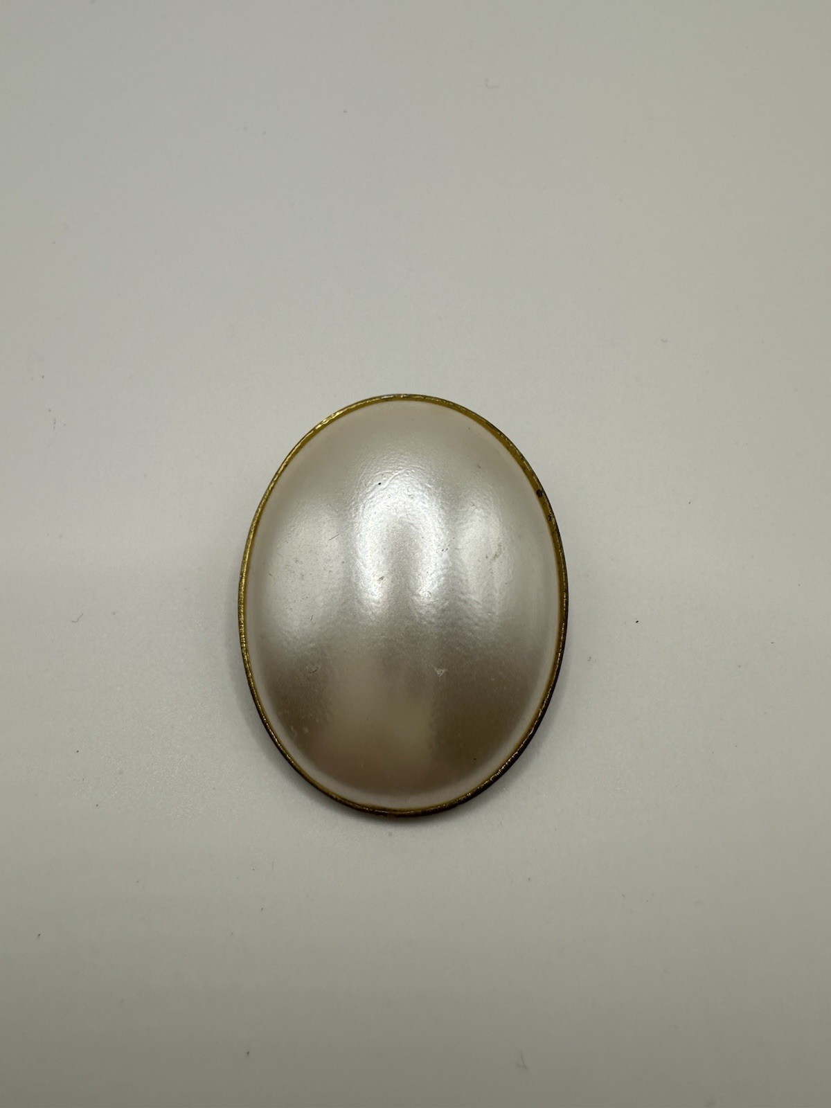 Vintage Faux Pearl Gold Tone Oval Brooch Pin 1.5”L
