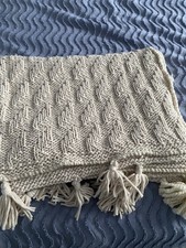 Hand Knit Ivory Chunky 50  x70  Throw Blanket w/ Tassels Beautiful  NEW 