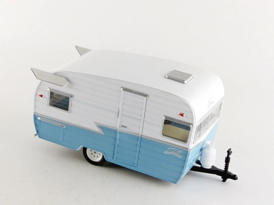 Shasta 15' Airflyte Roulotte Caravan Trailer White Blue Greenlight 1:24 Nuovo - Immagine 3 di 4