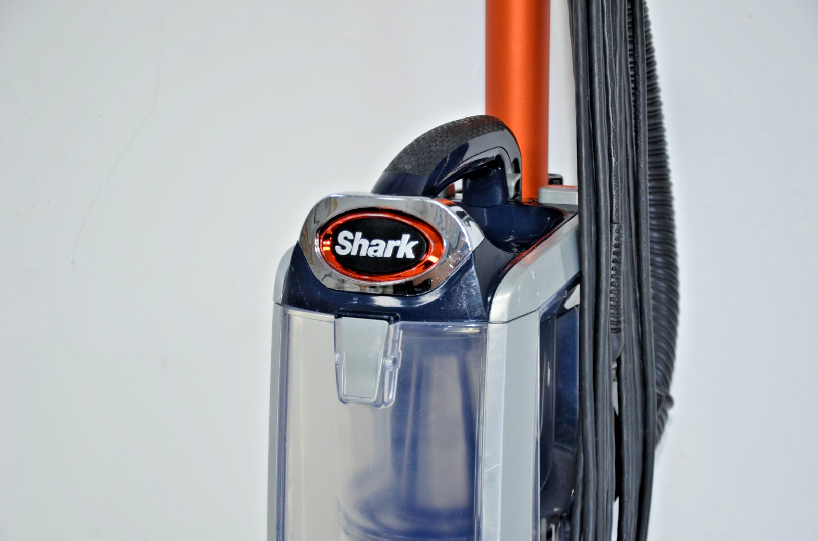 SHARK NZ801UKT ANTI HAIR WRAP UPRIGHT TRUEPET VACUUM CLEANER LIFT