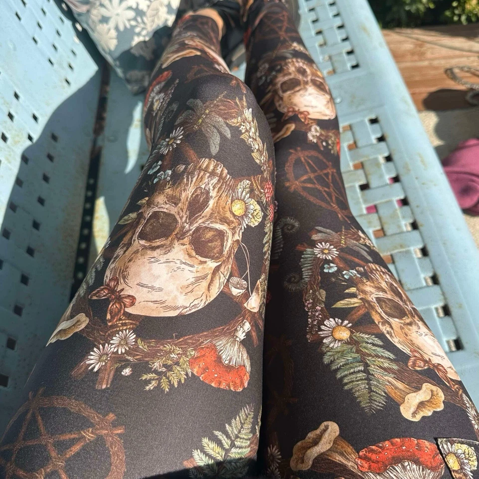 TC2 Womens leggings, Pocket leggings, plus size, ultra soft leggings, skull - Image 2 of 3