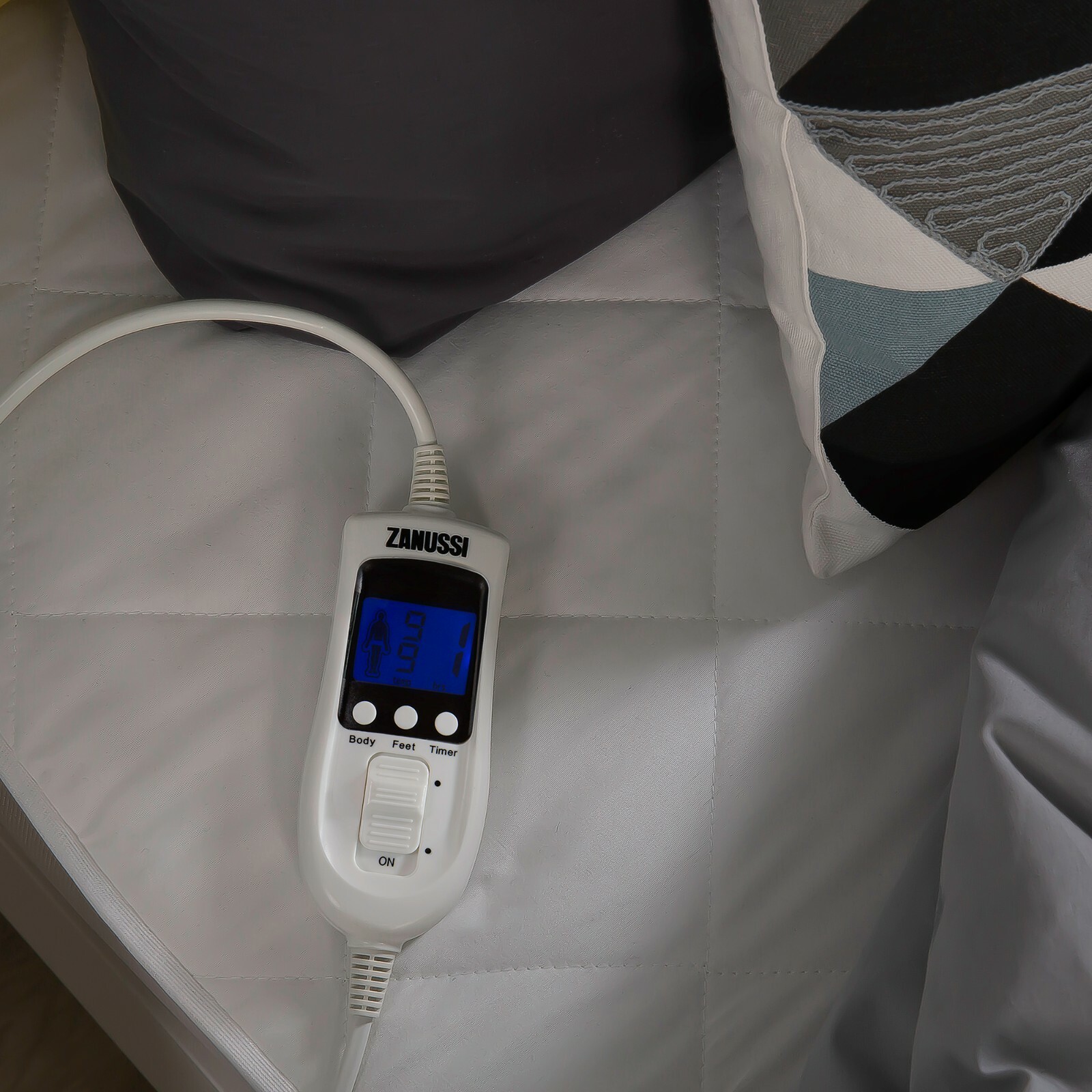 Zanussi Electric Heated Blanket Single with 9 Heat Settings and Timer,  ZESB7001 | eBay