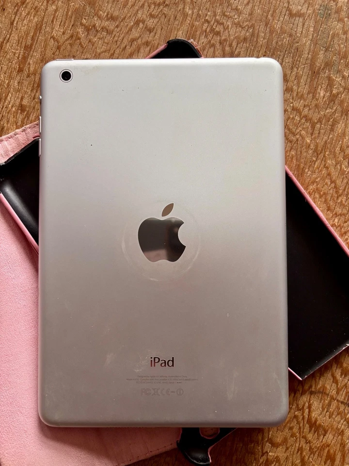 Apple iPad Mini 2 2nd -32GB- Silver (Wi-Fi Only) A1432 - Image 4 of 4