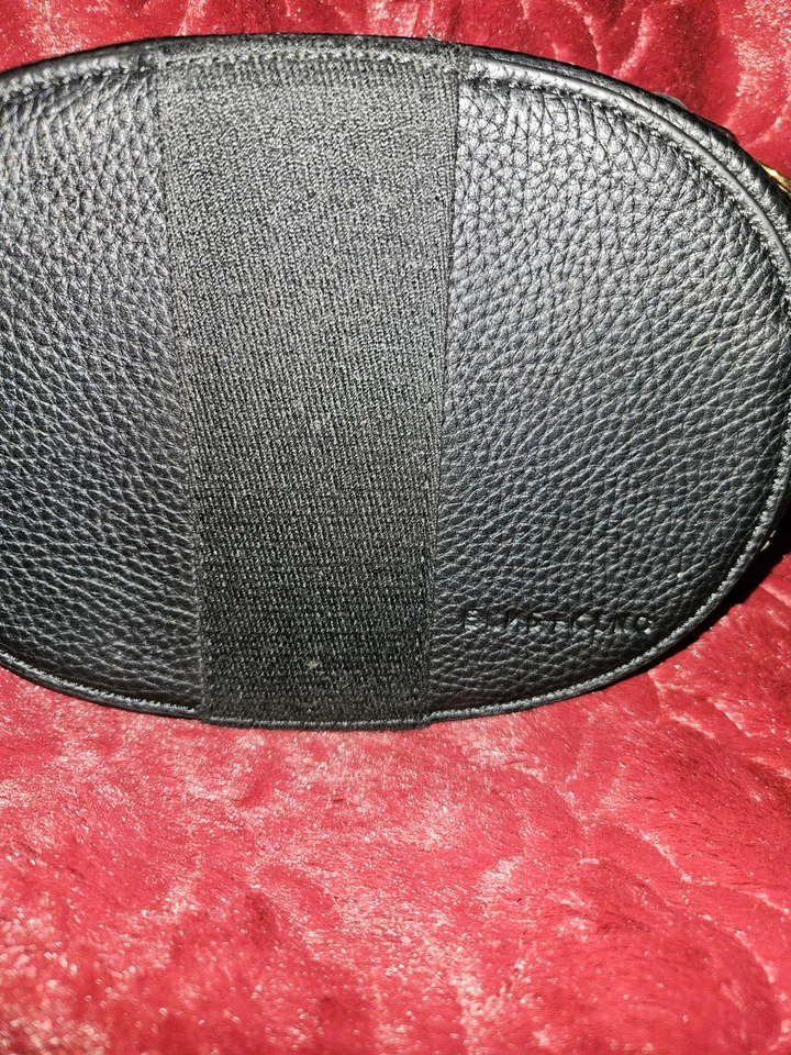 Cartera bandolera para mujer ELMS + KINGS Lexington, negra Foto 2 de 4