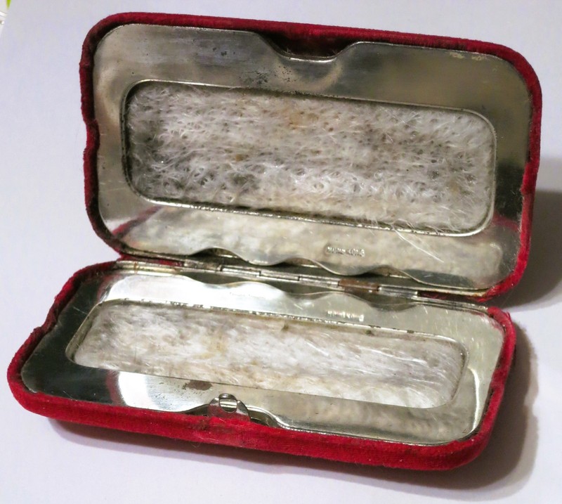 Pocket Hand Warmer Red Latches Clamshell Velvet Case NO STICKS Hong Kong VINTAGE