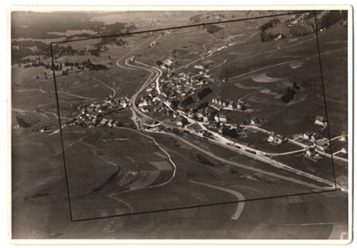 Fotografie Alpar, Bern, Ansicht Court / Bern, Fliegeraufnahme des Ortes mit Bah 