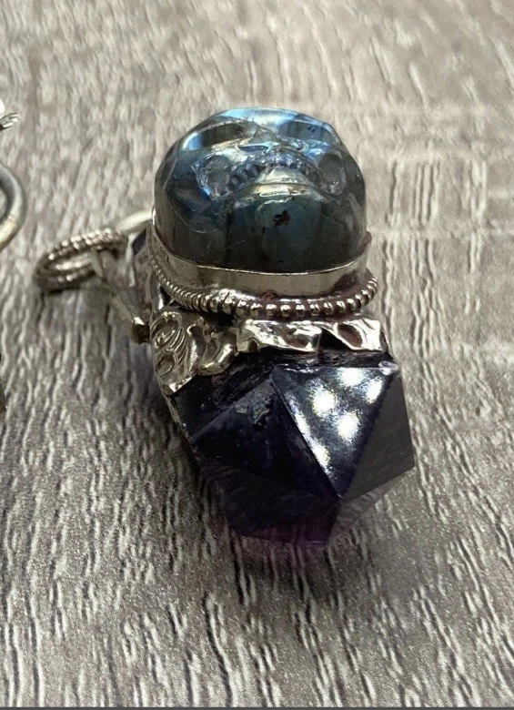 Cristal Amatista con Colgante Calavera Labradorita / Plata Tibetana (0441-32 Foto 4 de 4