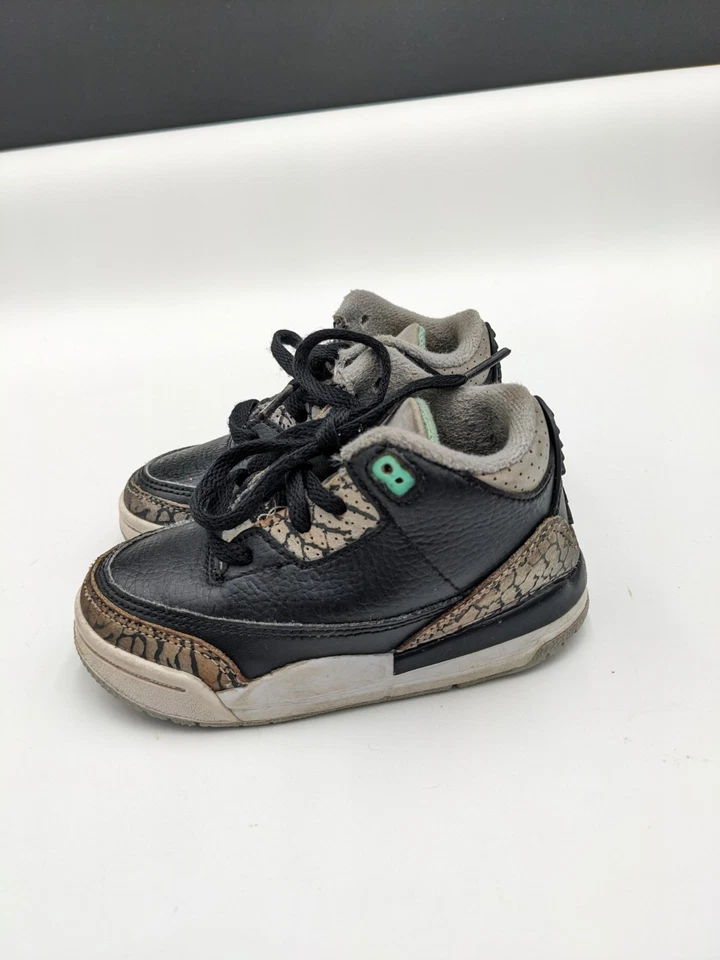 Nike Air Jordan 3 Retro Black Green Glow Wolf Grey DM0968-031 Kids Size 7C - Image 4 of 4