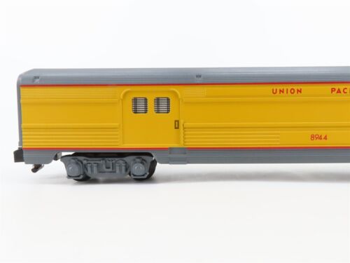 S Scale American Flyer 6-49927 UP Union Pacific Baggage Passenger Car #8944 - Picture 2 of 10