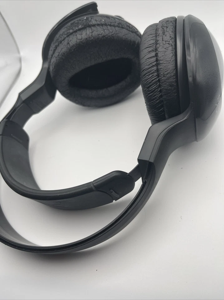 Auriculares inalámbricos Sony con cancelación de ruido con base de carga RF960R Foto 2 de 4