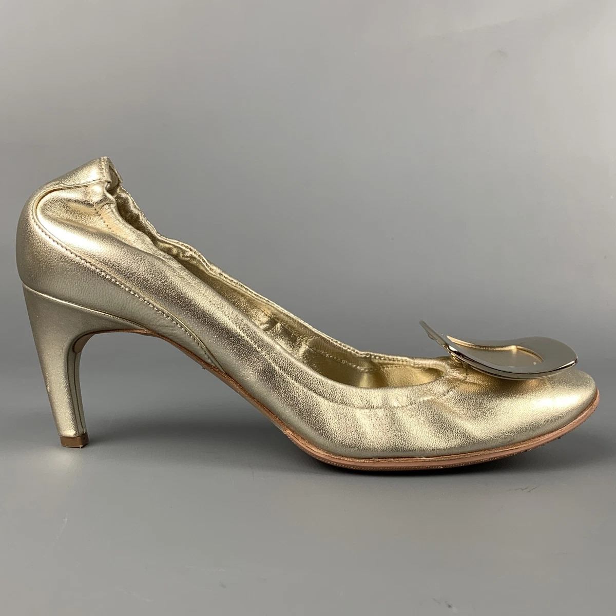 Roger vivier shop gold shoes