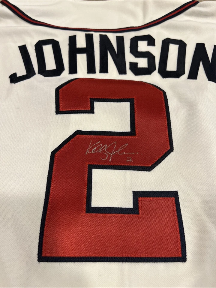 Camiseta blanca autografiada por Kelly Johnson de los Atlanta Braves solo recuerdos certificado de autenticidad Foto 2 de 4