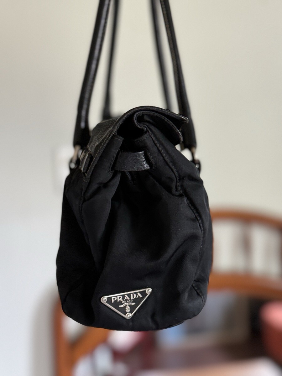 AUTHENTIC PRADA NYLON & LEATHER TESSUTO EASY PUSHLOCK AUTHENTIC PRADA NYLON & LEATHER TESSUTO EASY PUSHLOCK