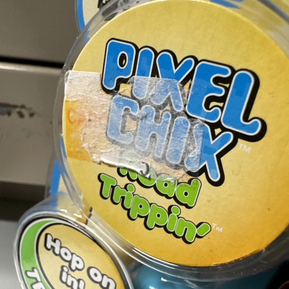 Coche Pixel Chix Road Trippin AZUL Mattel Nuevo En Paquete 2005 1ª Edición Foto 3 de 3