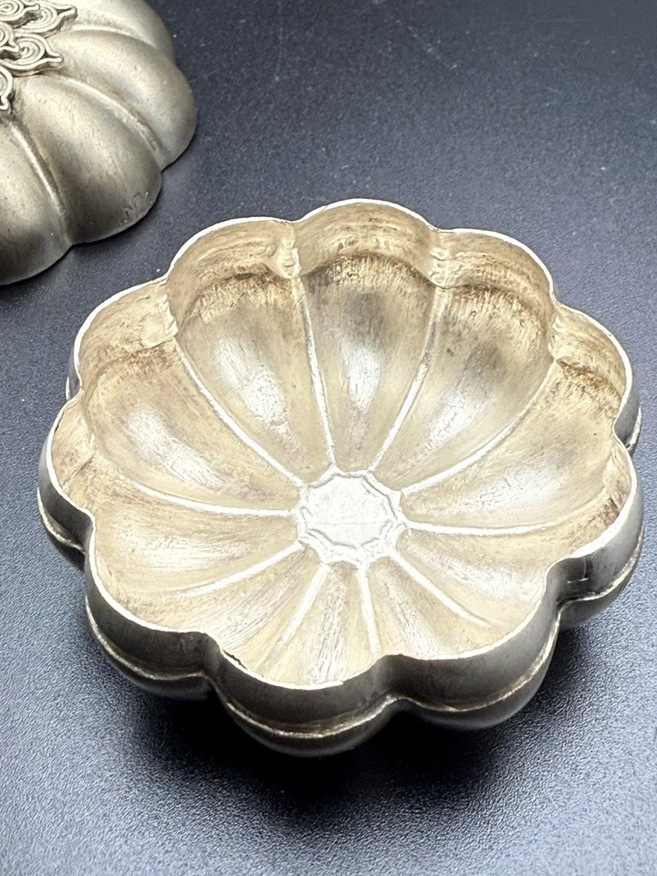 Антикварная камбоджийская серебряная коробка-бетель в форме тыквы - Изображение 3 из 4