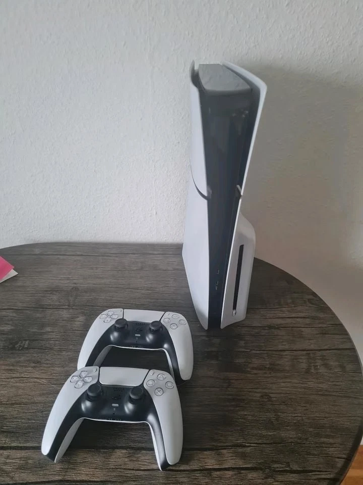 Sony PlayStation 5 Slim, foto 1 di 5